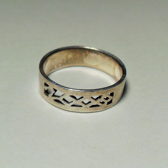 Vintage Sterling Silver Cutout Band Ring - Picture 1 of 3